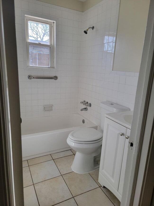 Building Photo - 2 Bedroom 1bath Oceanview/Bayview