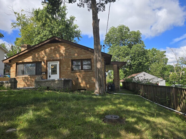 Primary Photo - 1813 Spencer Ave