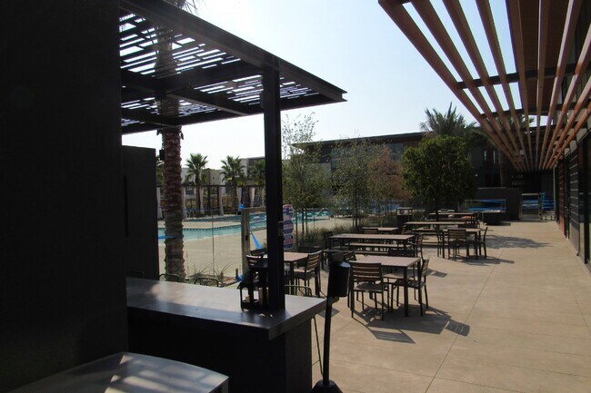 Building Photo - Stunning 4 Bed Plus Office, 3.5 Bathroom Townhome Walking Distance to Bart