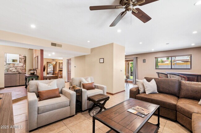 Building Photo - 9972 E Del Monte Ave