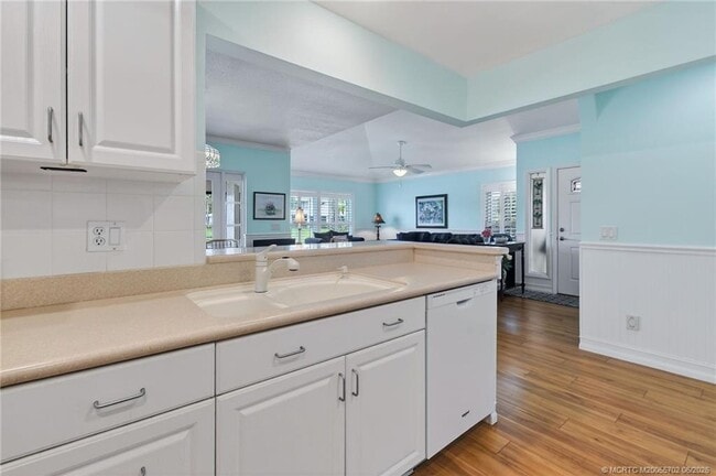Building Photo - 5636 SE Foxcross Pl