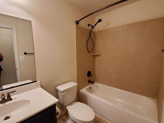 Building Photo - 10510 Woodland Dr