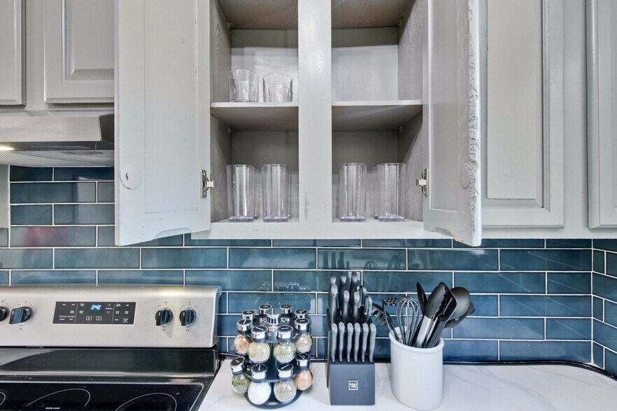 Building Photo - 1281 Flora Ave