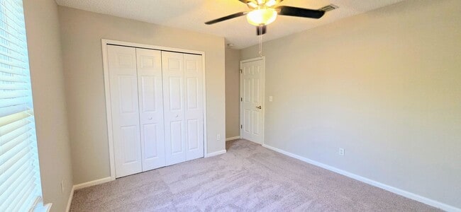 Building Photo - Cosey Cul-De-Sac Living in the Desirable Foxchase Community!