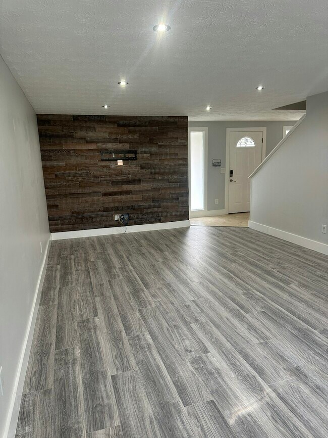 Building Photo - 4123 Lazy Hollow Ln N