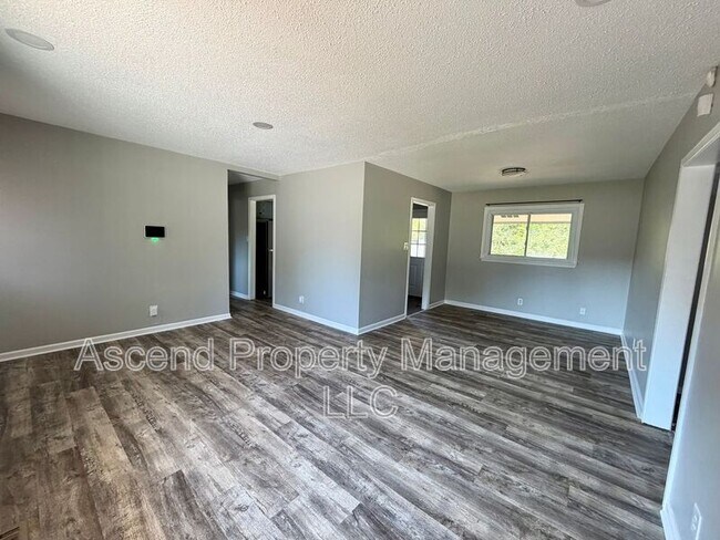 Building Photo - 7707 Canyon Dr