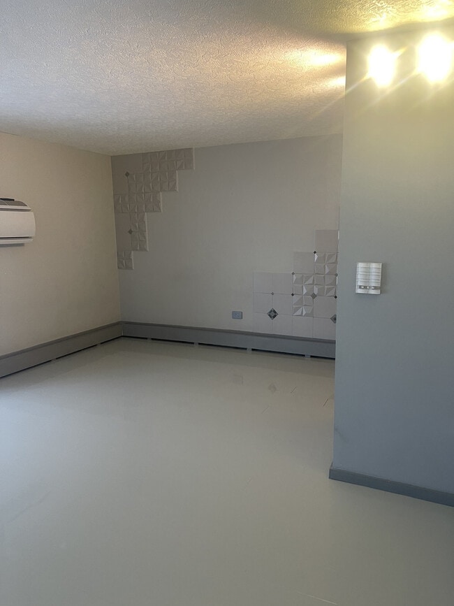 Building Photo - 234 E Bailey Rd