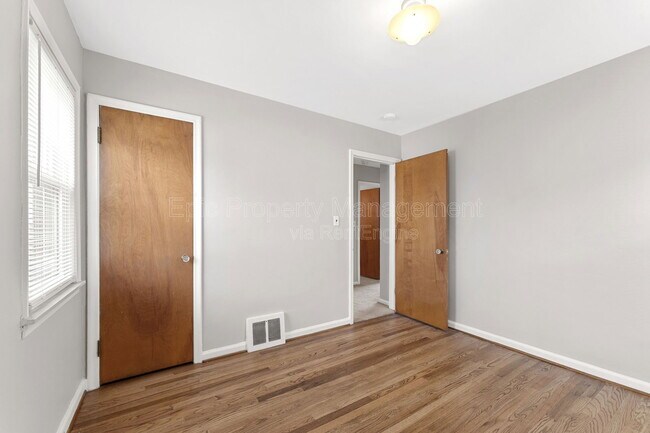 Building Photo - 1778 Warwick Ave
