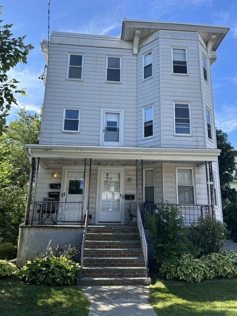 Building Photo - Spacious 3 Bedroom, 1 bath in prime Quincy location!