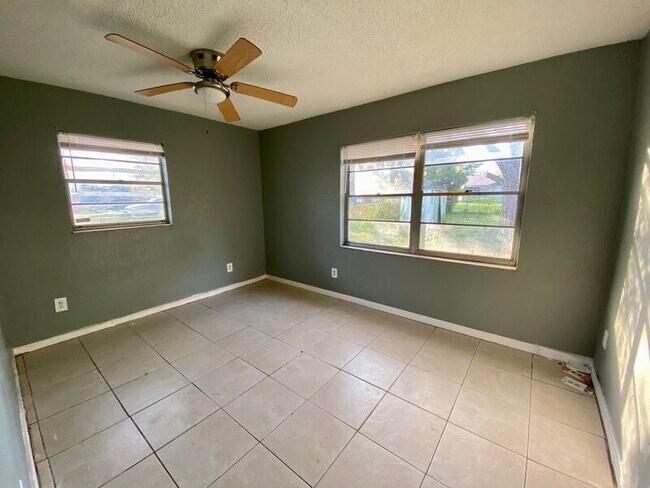 Building Photo - 4246 Minoso St