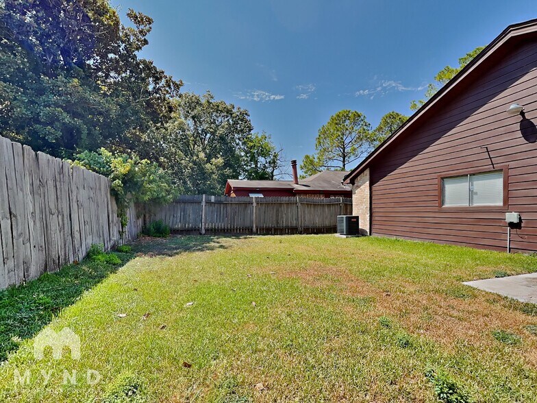 Building Photo - 8111 Valeta Dr