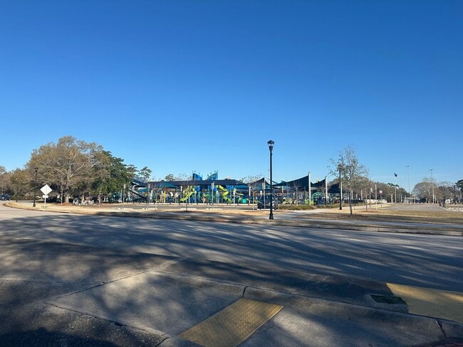 Building Photo - Available April 6th. Custom Built 3BR/2 BA Home in Park Circle!