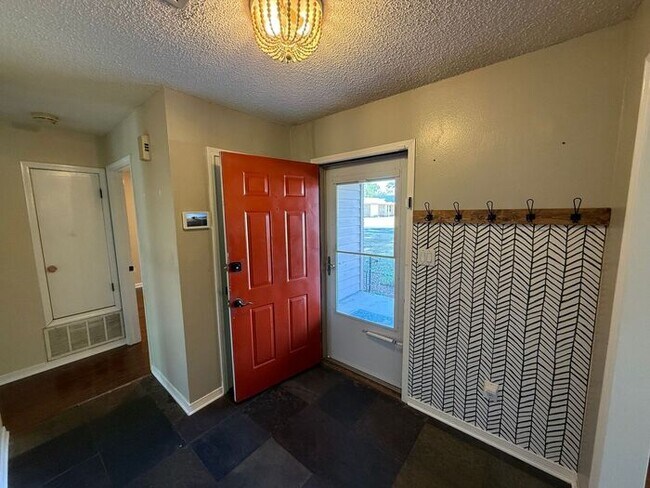 Building Photo - Pensacola - South Gulf Manor - 3 bedroom, 2 bathroom w/ pool