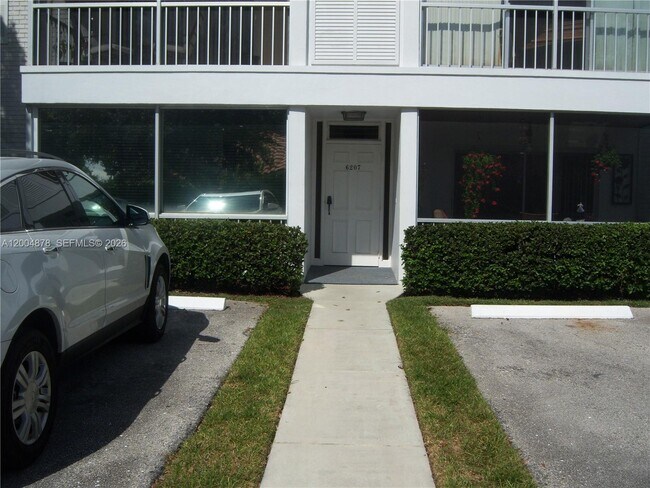 Building Photo - 6207 Bay Club Dr