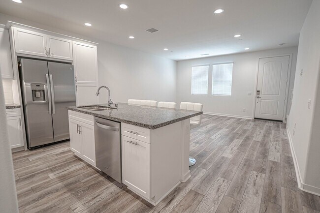 Building Photo - West Creek 3 Bedroom Townhome for Rent in Valencia.