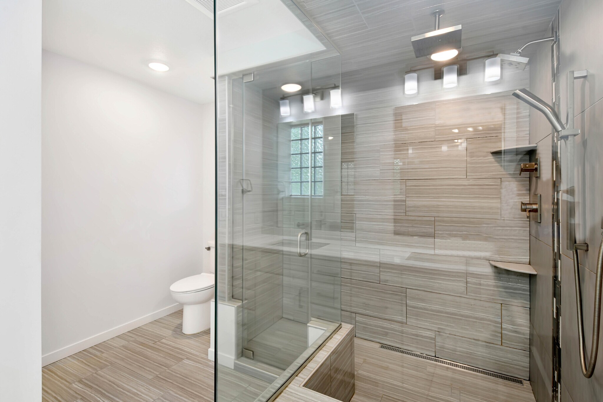 Master Bathroom - 154 W Beaton Dr