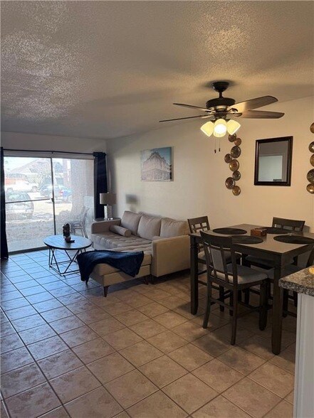 Building Photo - 2425 Oxford Pl