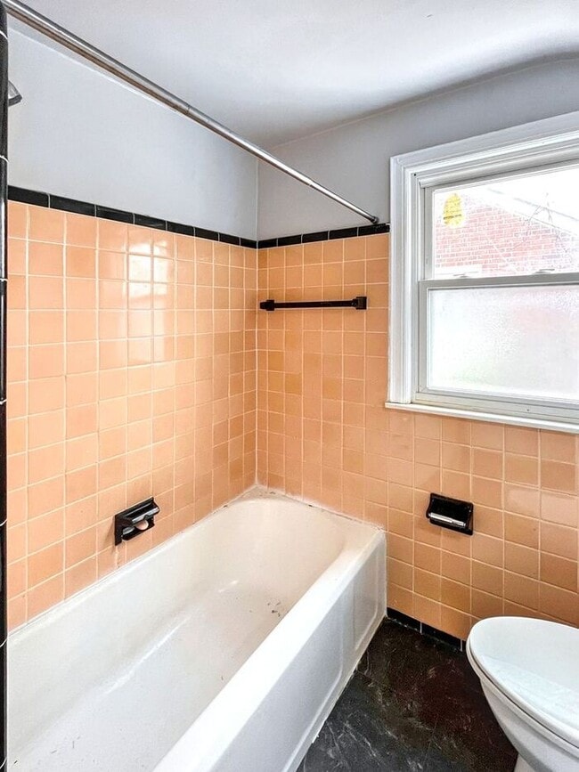 Building Photo - Charming 3-Bedroom Home in a Desirable Det...