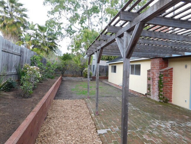 Building Photo - Charming 3 Bedroom Home in North Goleta