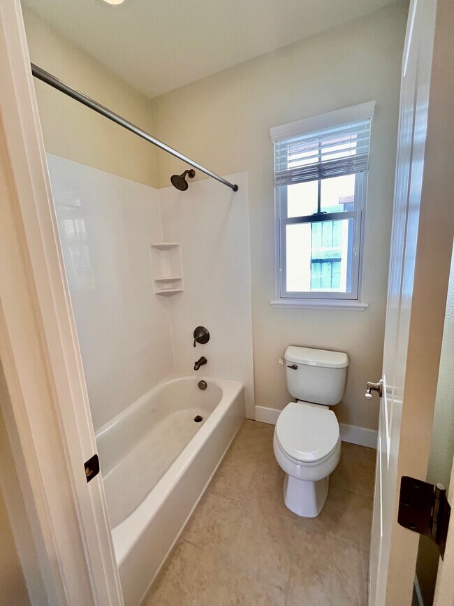 Building Photo - 212 Shumway Ln