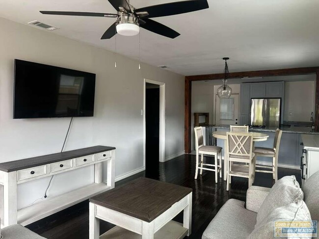 Building Photo - 65 Calle Real