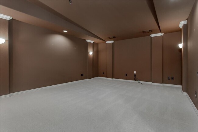 Building Photo - 921 Pine Burst Dr