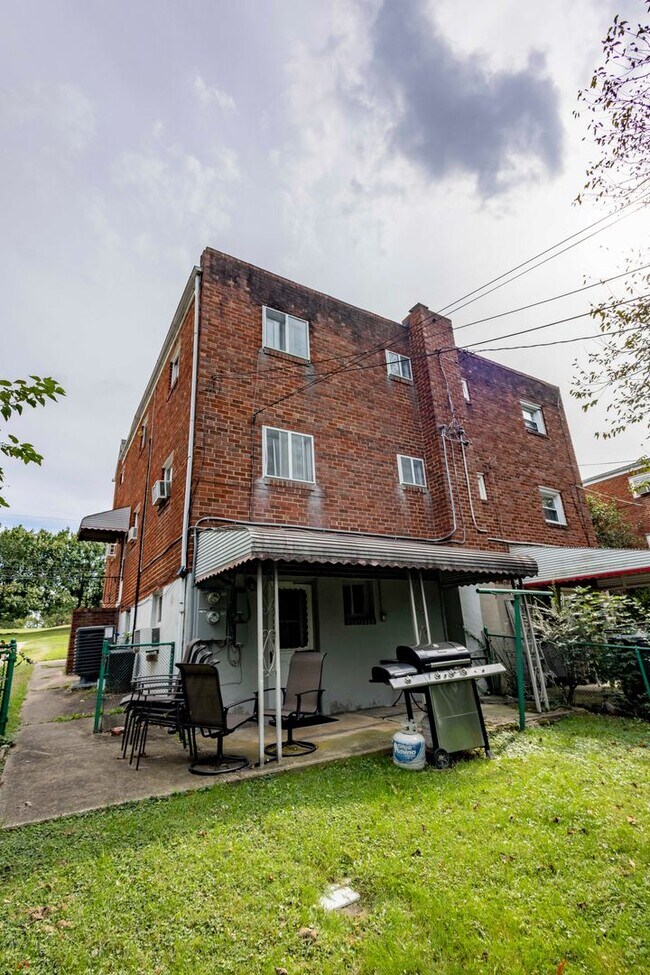 Building Photo - 4806 Sipple Ave