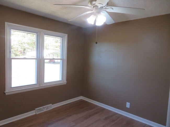 Building Photo - Dinwiddie County