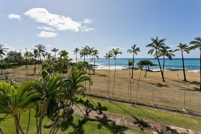 Building Photo - Makaha Surfside Studio