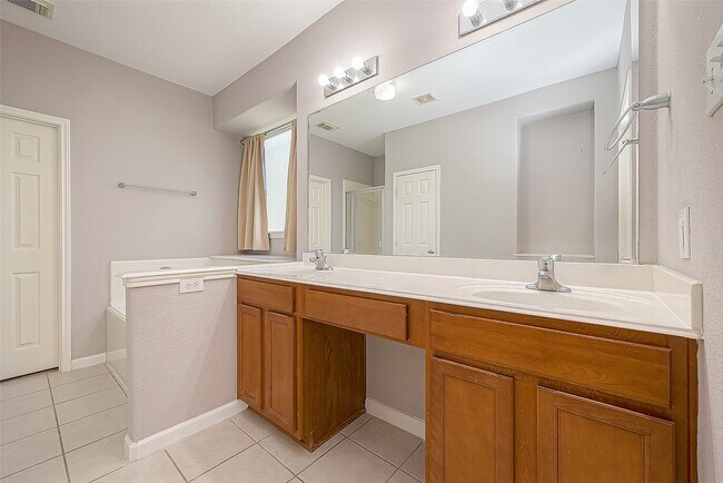 Building Photo - 5203 Heatherdawn Ct