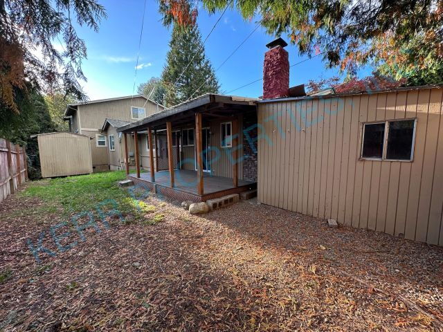 Building Photo - 775 SE Roberts Ave