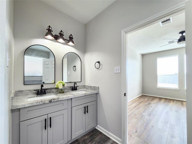 Building Photo - 21827 Sierra Long Dr