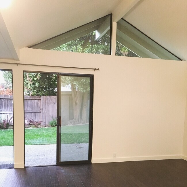 Building Photo - Super cute 2/2 (COMPLETELY UPGRADED)!!  Please read entire ad for showings!