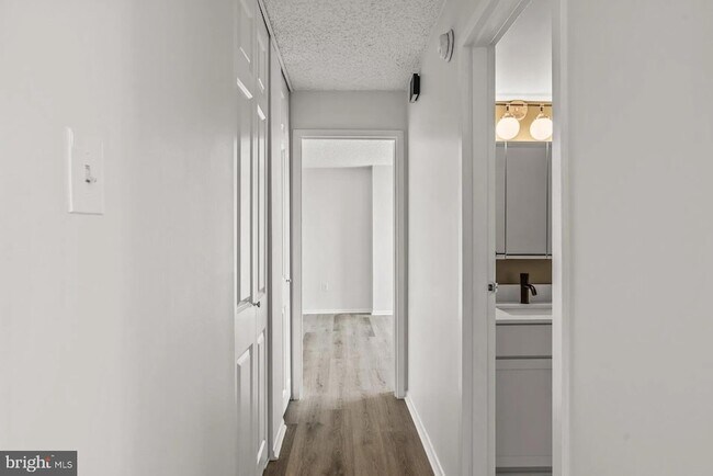Building Photo - 1500 Locust Street Unit 2B-2705