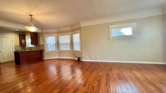 Building Photo - 659 39th St