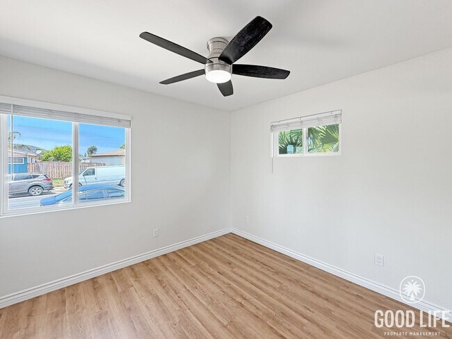 Building Photo - Charming 3B/2BA Home with Attached Garage, Large Yard and Modern Comforts in Quiet Baseball Field...