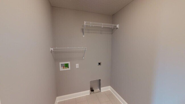 Building Photo - For Lease Beautiful 3 Bedroom, 2 Bath Home in Spring Lakes Subdivision.