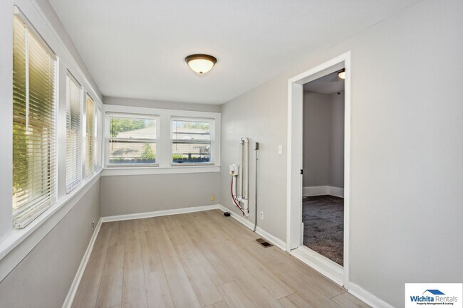 Building Photo - Large Bungalow  in College Hill