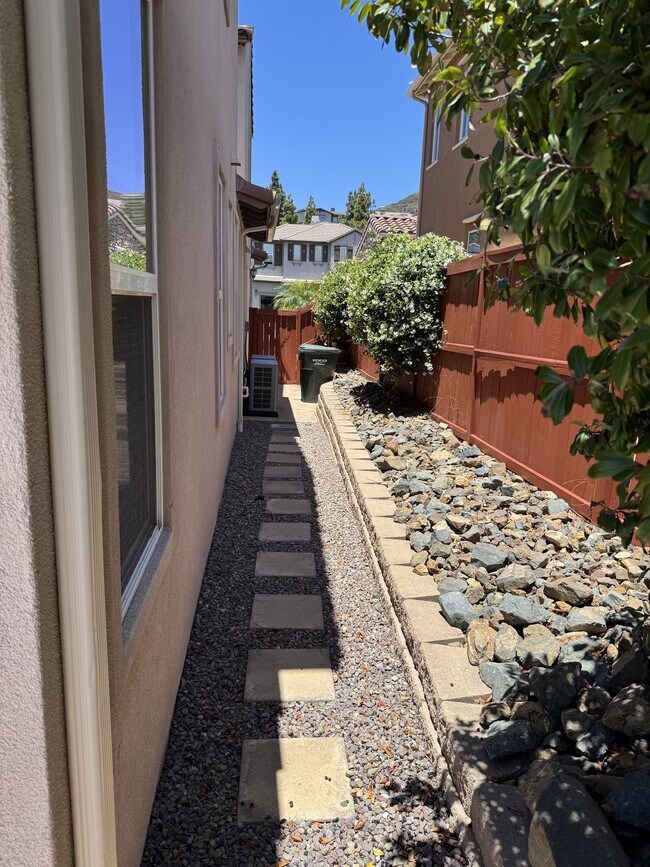 Building Photo - 851 Antilla Way