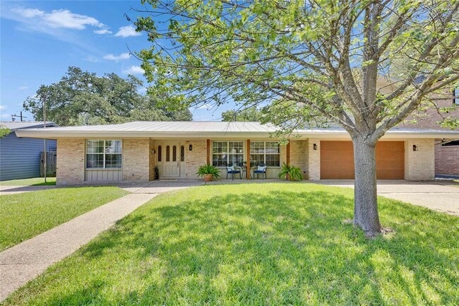 Building Photo - 2905 Greenlawn Pkwy