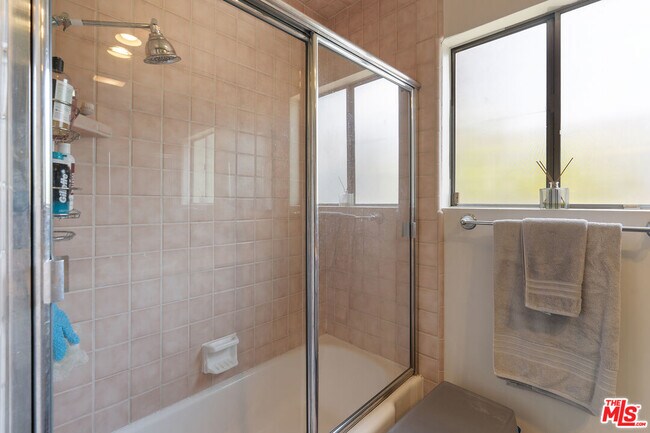 Building Photo - 12237 Hesby St