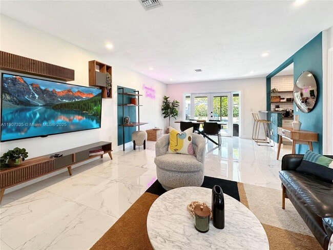 Building Photo - 1424 NE 118th St