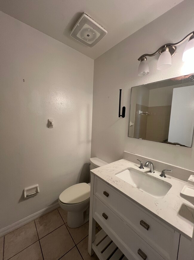 Building Photo - 667 Lake Dexter Cir