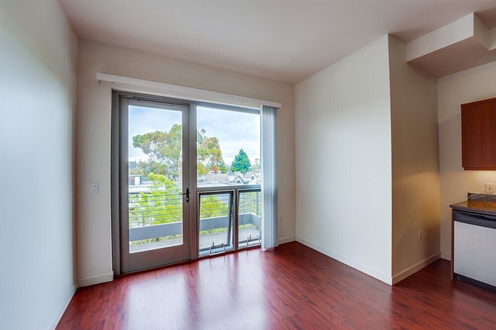 Building Photo - 889 Date St