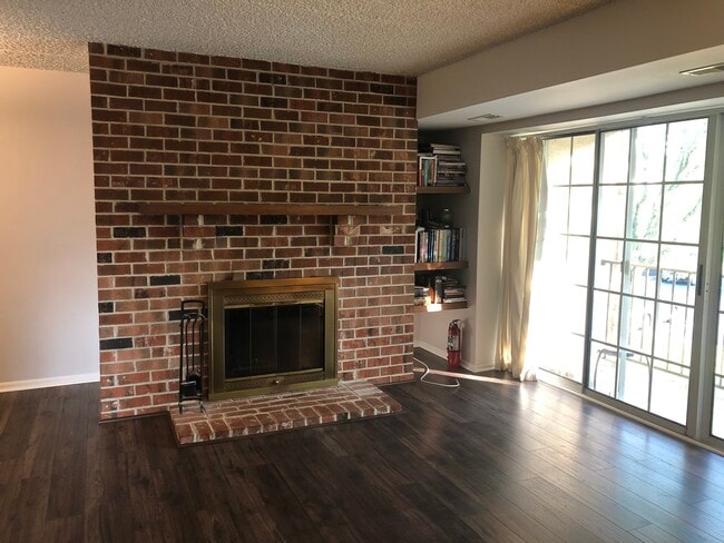 Building Photo - 1107 Deer Run