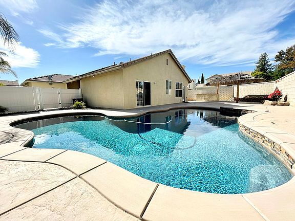 Building Photo - 3 Bed / 2 Bath Pool Home with Big Landscaped Yard & 3-Car Garage