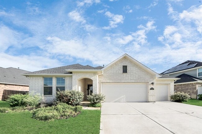 Building Photo - 8034 Royal Palm Dr