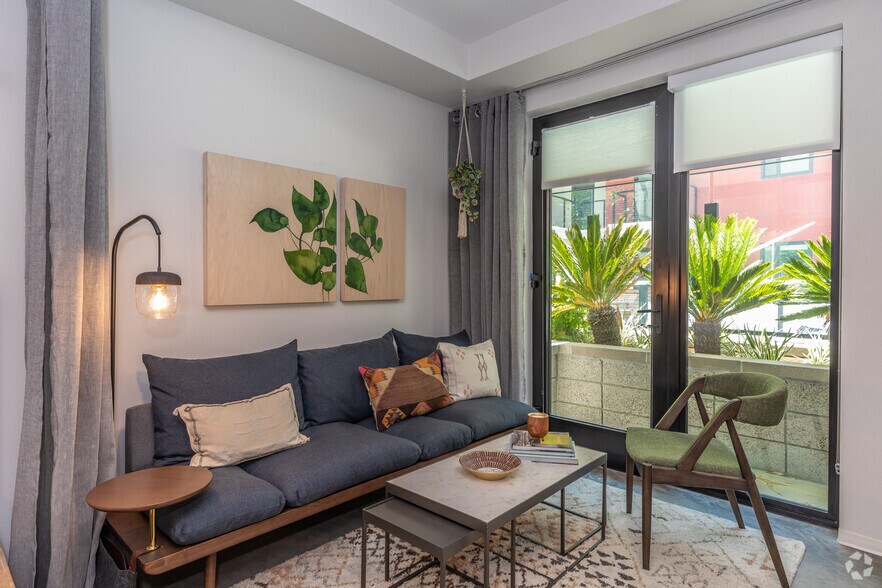 0BR, 0BA - 420SF - 4th and J