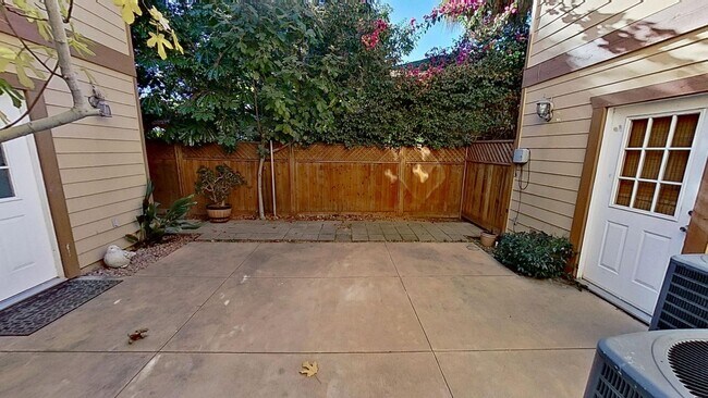 Building Photo - 415 W De La Guerra St