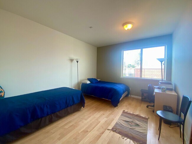 Building Photo - Live in Style & Convenience in the Heart of Downtown Campbell